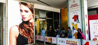 <p>A display from the Enmedio Comunicacion Digital network.</p>