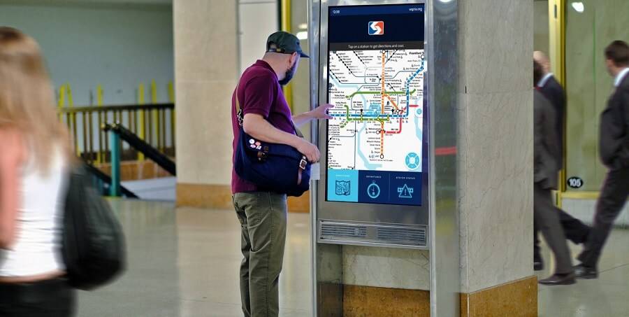 5 impactful ways to use digital public transit signage